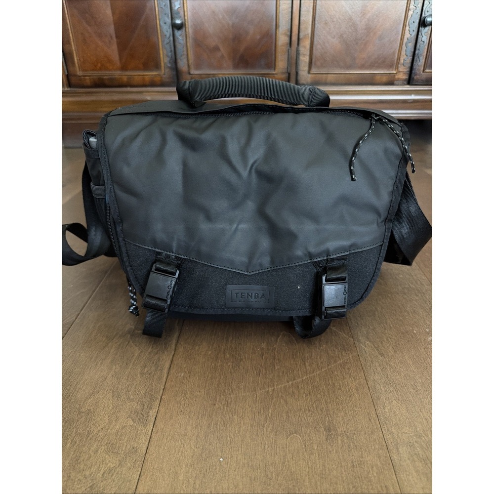 Tenba DNA 9 Slim Messenger Bag Camera Case 10x9x3 Used